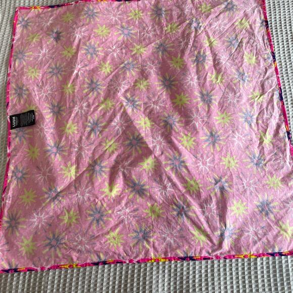 Lush Reusable Gift Wrap Scarf Snow Fairy Pink Starburst Measuring 27in by 27in - Picture 5 of 8